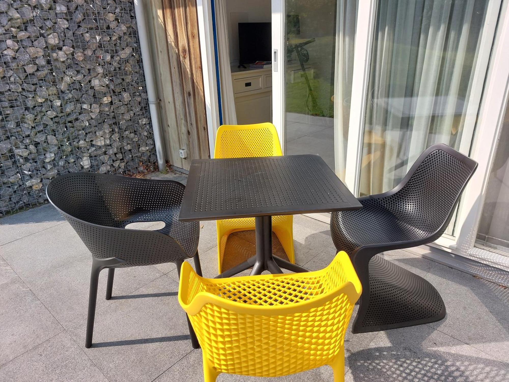 Comfort Appartementen Strandhuys en de Vuurtoren: Beachside Retreat with Private Terrace and Indoor Pool Hollum  Exterior photo