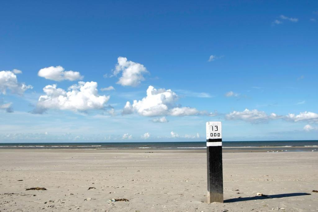 Comfort Appartementen Strandhuys en de Vuurtoren: Beachside Retreat with Private Terrace and Indoor Pool Hollum  Exterior photo