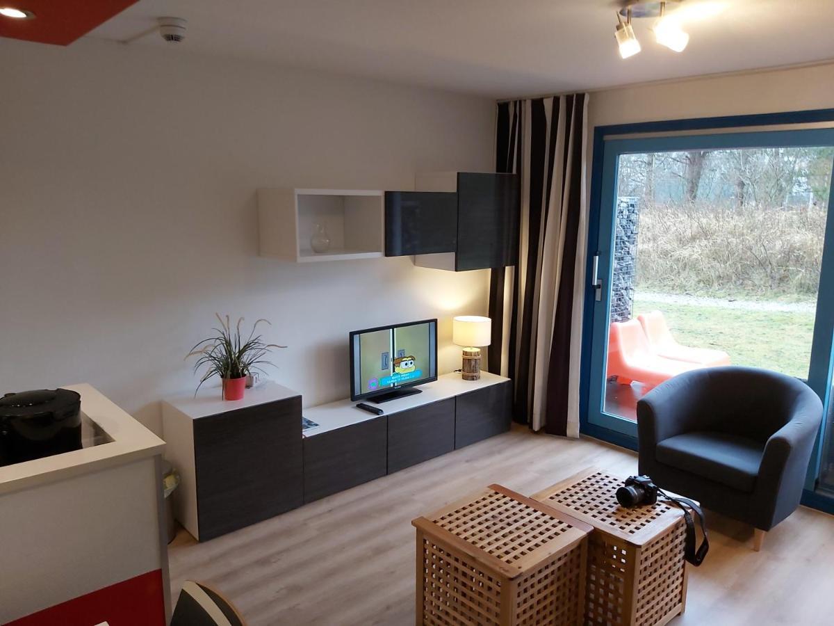 Comfort Appartementen Strandhuys en de Vuurtoren: Beachside Retreat with Private Terrace and Indoor Pool Hollum  Exterior photo